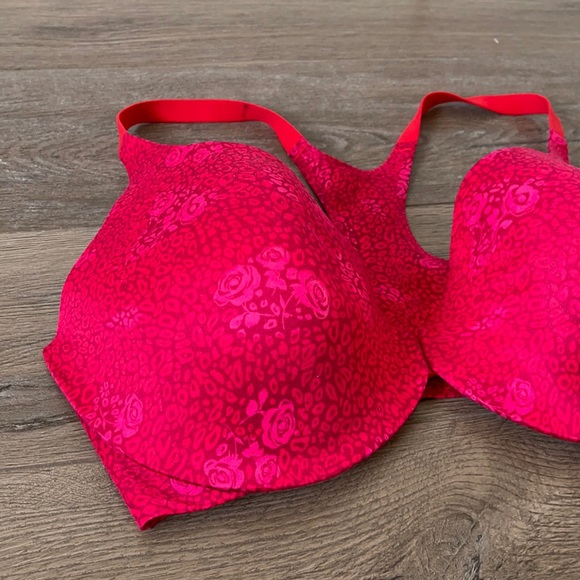 Victoria’s Secret Racerback Demi - Picture 3 of 16